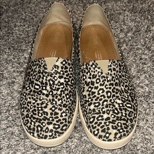 Toms Leopard-Print Slip-On Flats in Beige and Black